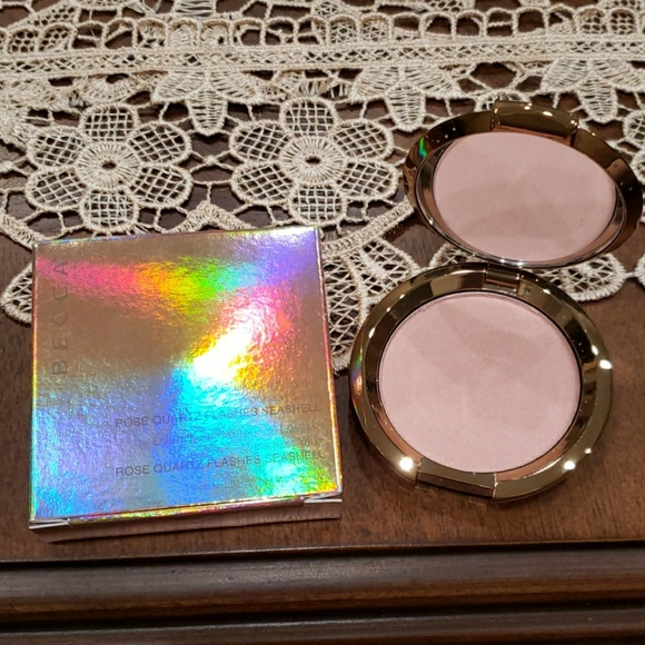 Becca Light Chaser Highlighter - Rose Quartz Flashes Seashell